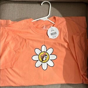NWT Peach Daisy Buc-ee’s Graphic Tee Shirt (Large)